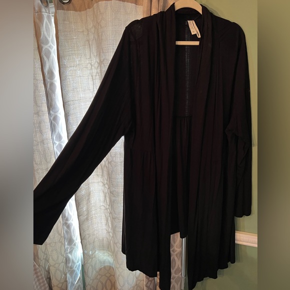 Kische Sweaters - Kische black stretchy cardigan size 3X